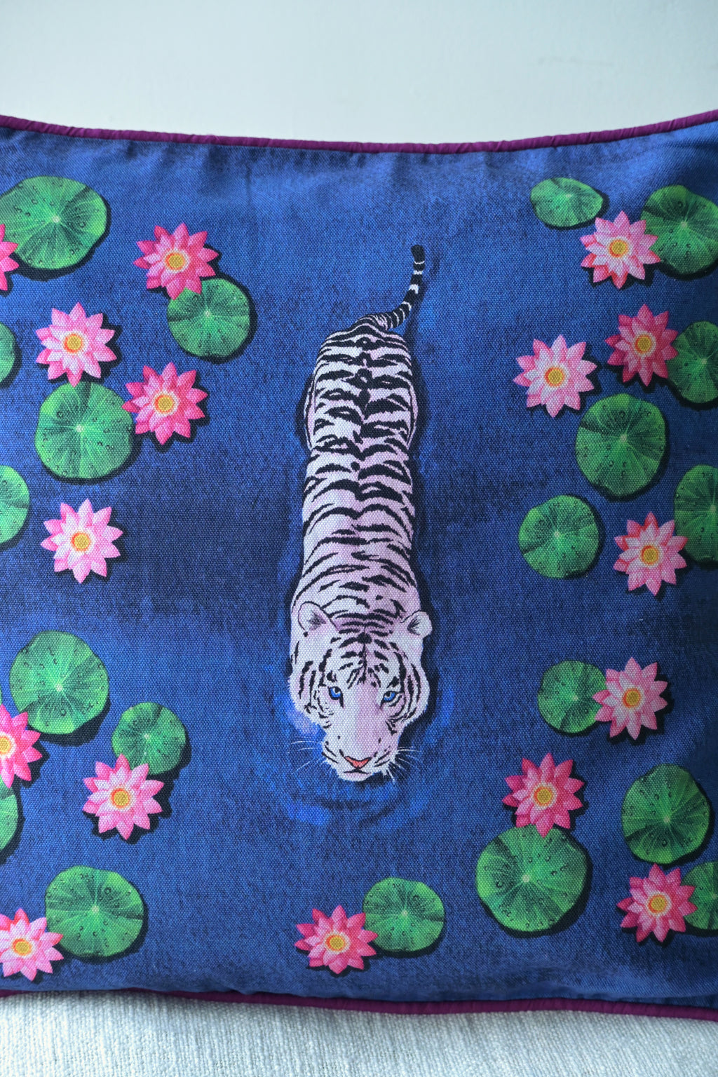 White tiger moves slowly in a lotus pond (set of three) 🌼