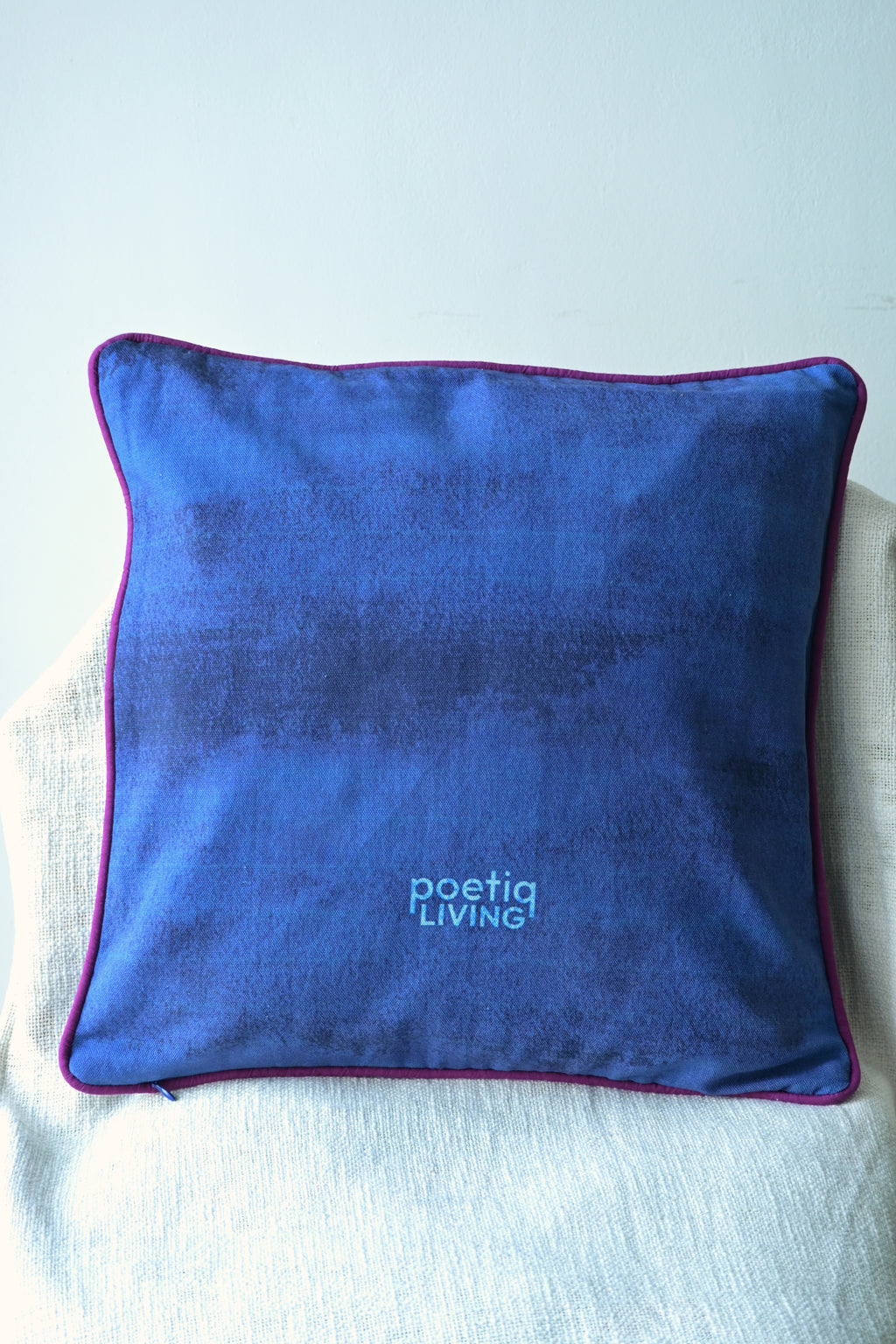 White tiger moves slowly in a lotus pond (set of three) 🌼