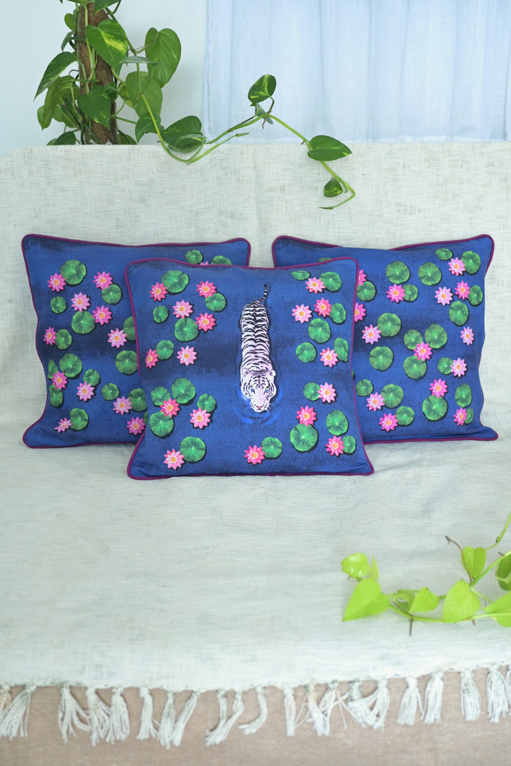 White tiger moves slowly in a lotus pond (set of three) 🌼