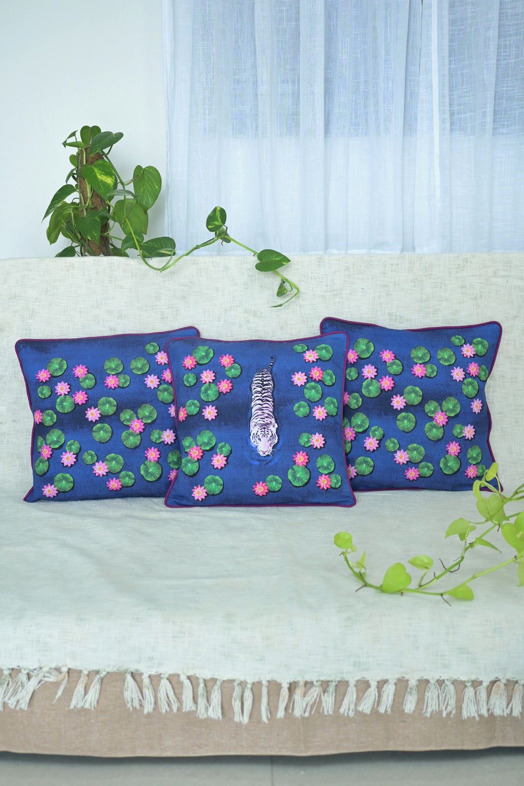 White tiger moves slowly in a lotus pond (set of three) 🌼