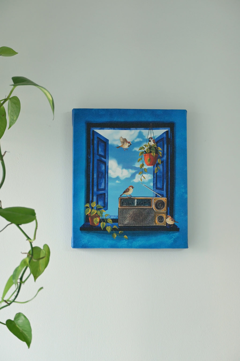 Sparrows gather as the radio plays 🌼